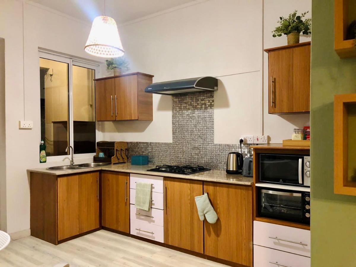 Ibiza Apartment - 150M From The Beach Flic en Flac Bagian luar foto